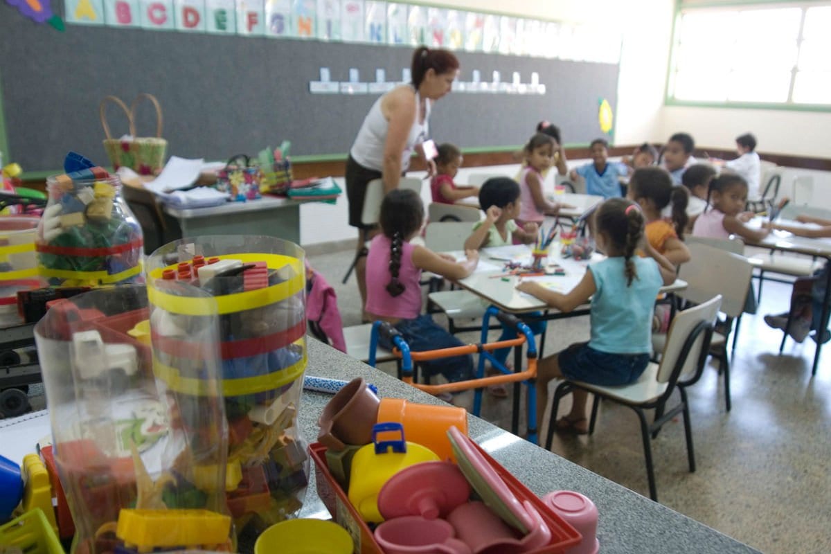 MEC sinaliza recuo com método fônico na alfabetização