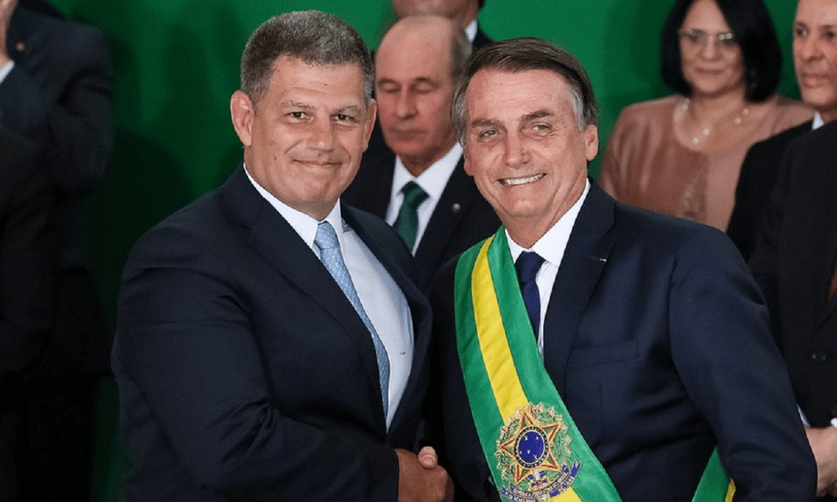 Bolsonaro cumprimenta Bebianno na posse: demissão não encerra o caso (Foto: Marcos Corrêa/PR) 