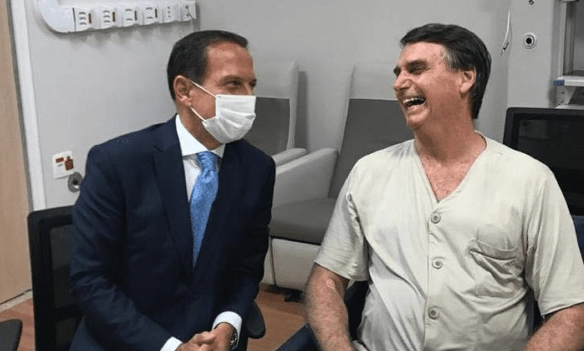 Joçao Doria visita Bolsonaro no hospital: primeira dobradinha no governo (Foto: Divulgação) 