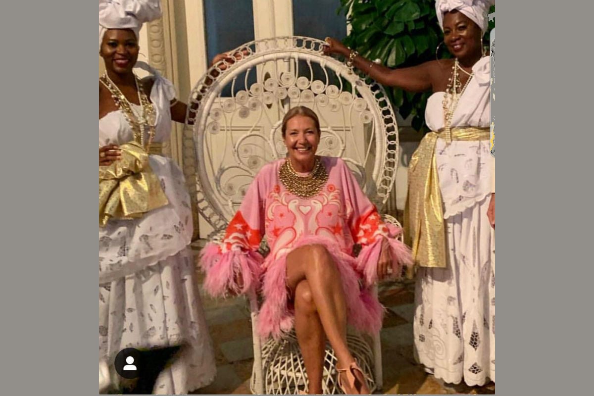 Festa de diretora de moda é acusada de racismo nas redes sociais
