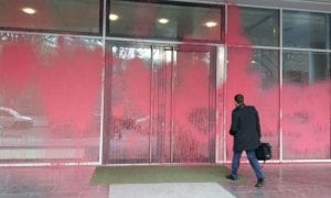 Por que a embaixada do Brasil em Berlim vem sendo vandalizada?