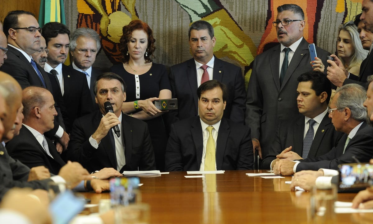 Bolsonaro entrega texto da Reforma da Previdência a Rodrigo Maia (Foto: Agência Câmara Notícias) 