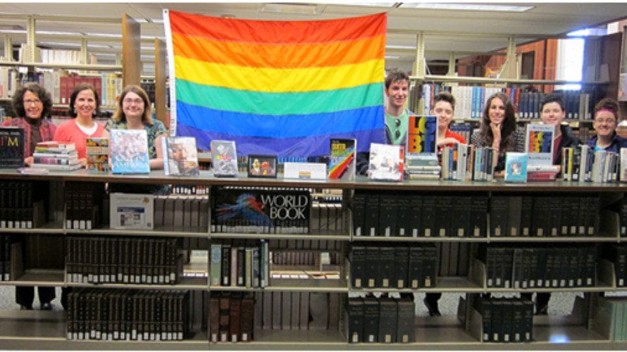 Por uma biblioteca mais LGBT+