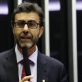 Marcelo Freixo é condenado a pagar R$ 30 mil a Flávio Bolsonaro por post sobre rachadinha