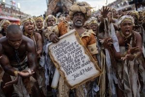 Destaque do Carnaval vai para críticas aos governos