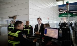 Guaidó retorna à Venezuela sob ameaça de prisão