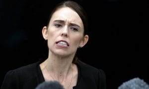 Jacinda Ardern desafia lobby de armas e o racismo na Nova Zelândia