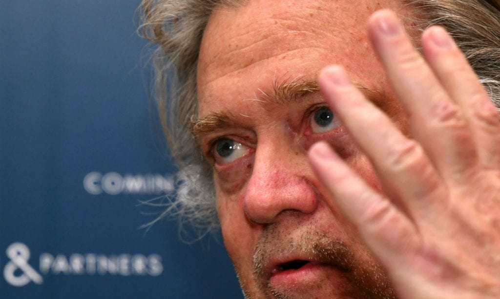 Steve Bannon obstrui investigação sobre o ataque ao Capitólio, diz comissão do Congresso nos EUA
