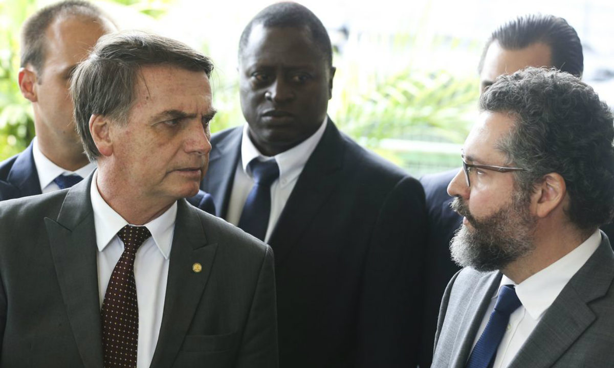 Após reclamação de ruralistas, Bolsonaro faz aceno à China