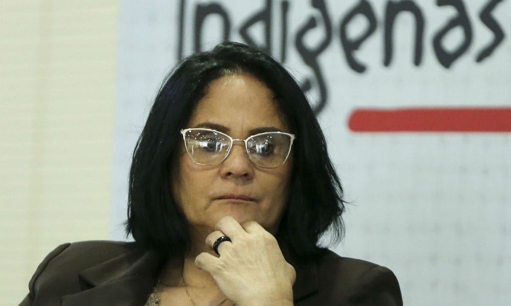 “Ouço qualquer ministro, até a Damares”, diz Bolsonaro