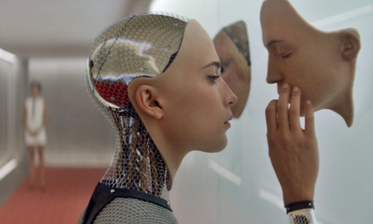 Cena do filme de ficção científica Ex Machina: A automação e a digitalização elevam a produtividade, mas causam desemprego. Dilema que tem de ser enfrentado com a superação da dicotomia micro-macro (Divulgação) 