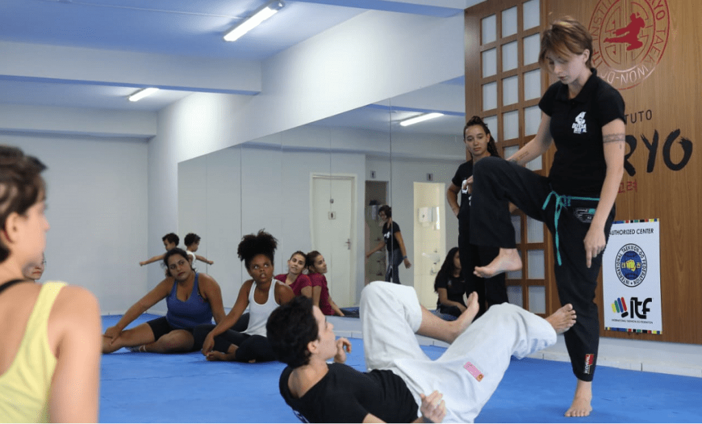 Medo de violência faz LGBTs e mulheres investirem em autodefesa