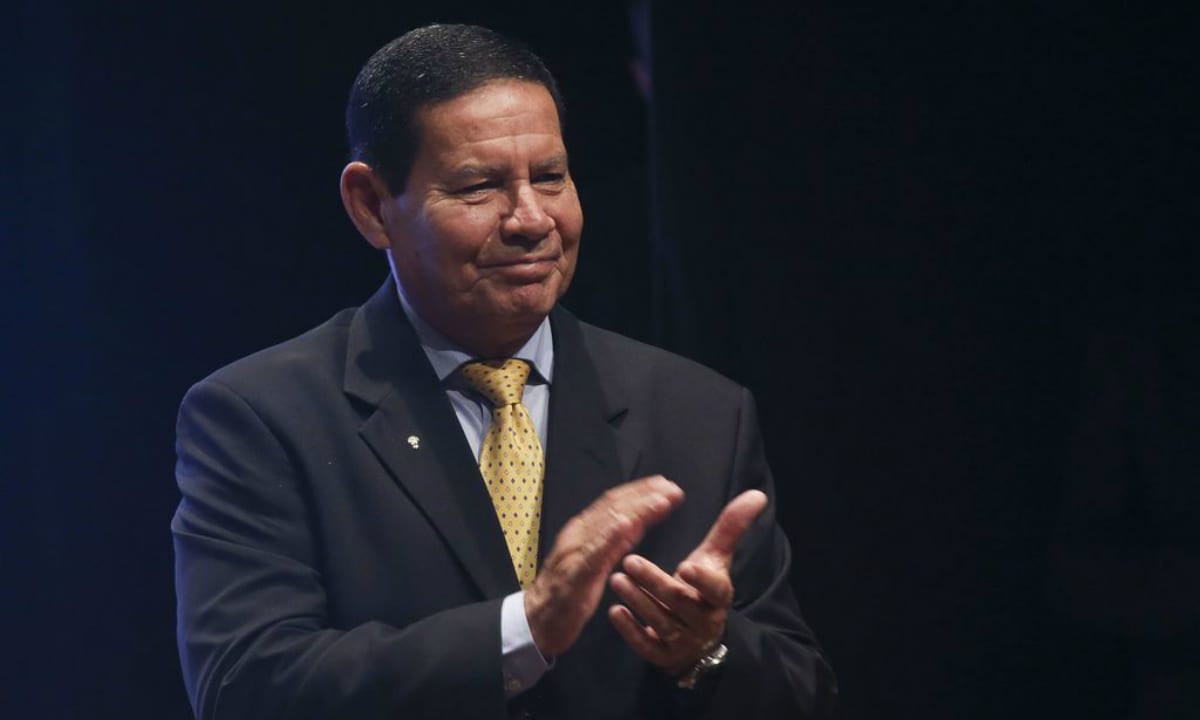 Hamilton Mourão não é saída para um Brasil democrático
