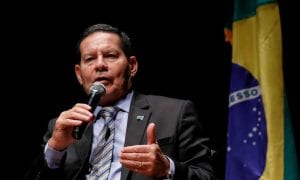 Na Fiesp, Mourão ataca BPC: 