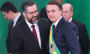 Governo Bolsonaro desistiu de comprar 43 milhões de doses de vacina, revelam documentos