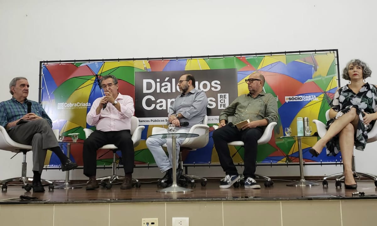 Diálogos Capitais: “Eles querem privatizar e desconstruir”