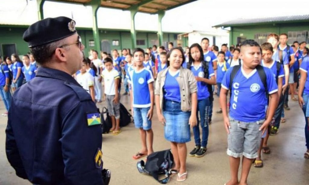 Por que a disciplina militar na escola não funciona