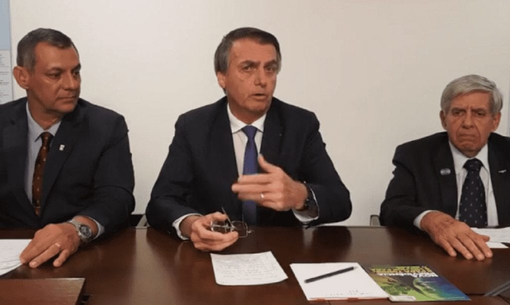 Nas redes sociais, Bolsonaro volta a defender reforma (e não convence)
