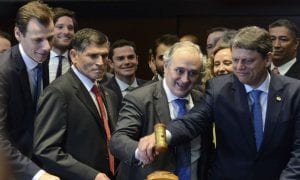Estrangeiros ficam com a maior fatia no leilão de aeroportos