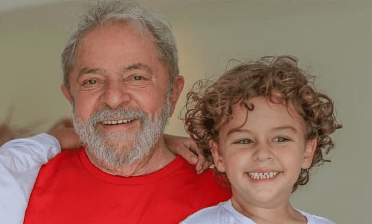 Lula processa blogueira que comemorou morte de seu neto