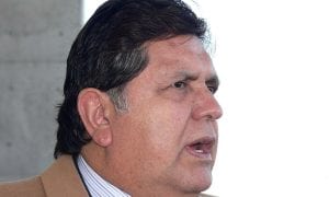 Ex-presidente do Peru tenta suicídio após mandado de prisão