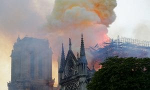 Incêndio na Notre-Dame ameaça 850 anos de história