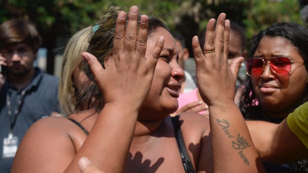 O cano do fuzil refletiu lado ruim do Brasil