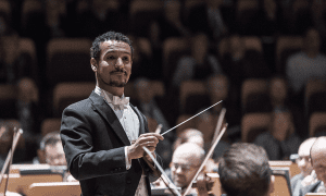 Jovem maestro brasileiro tem carreira de destaque mundial