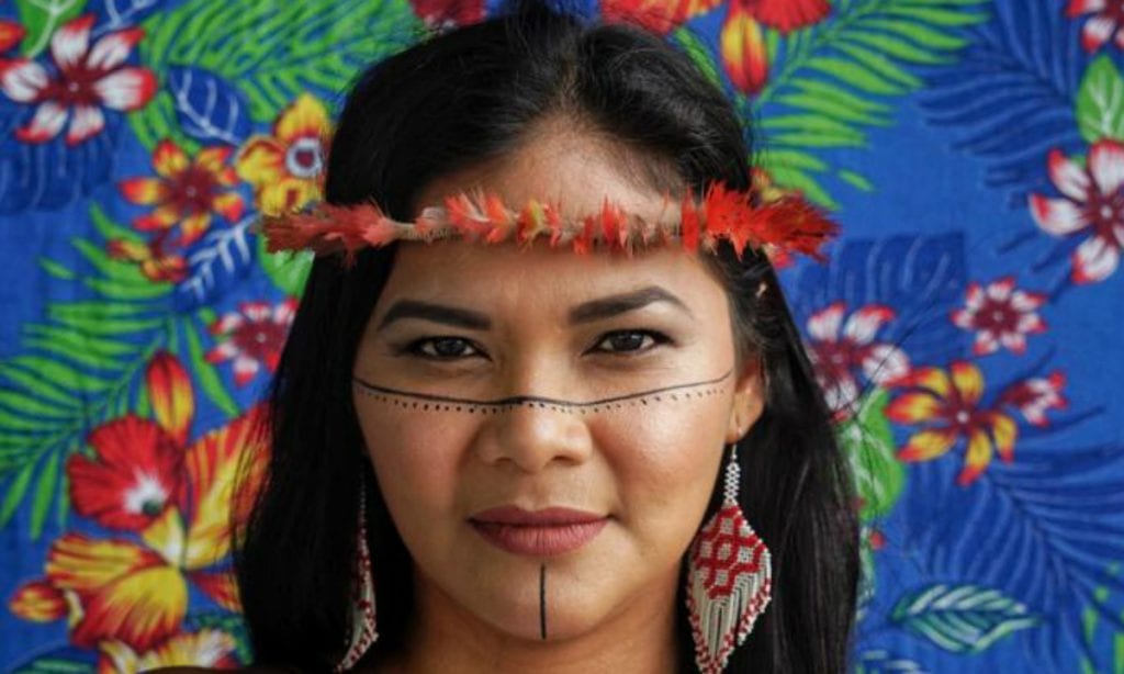 Uma indígena com indumentária não é um convite ao fetiche sexual
