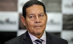 ‘Como bom nordestino, aguenta a pressão’, diz Mourão sobre presidente da Petrobras