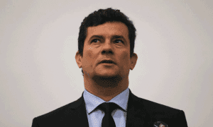 Novo decreto pró-armas ‘visa atender eleitores’ de Bolsonaro, diz Moro