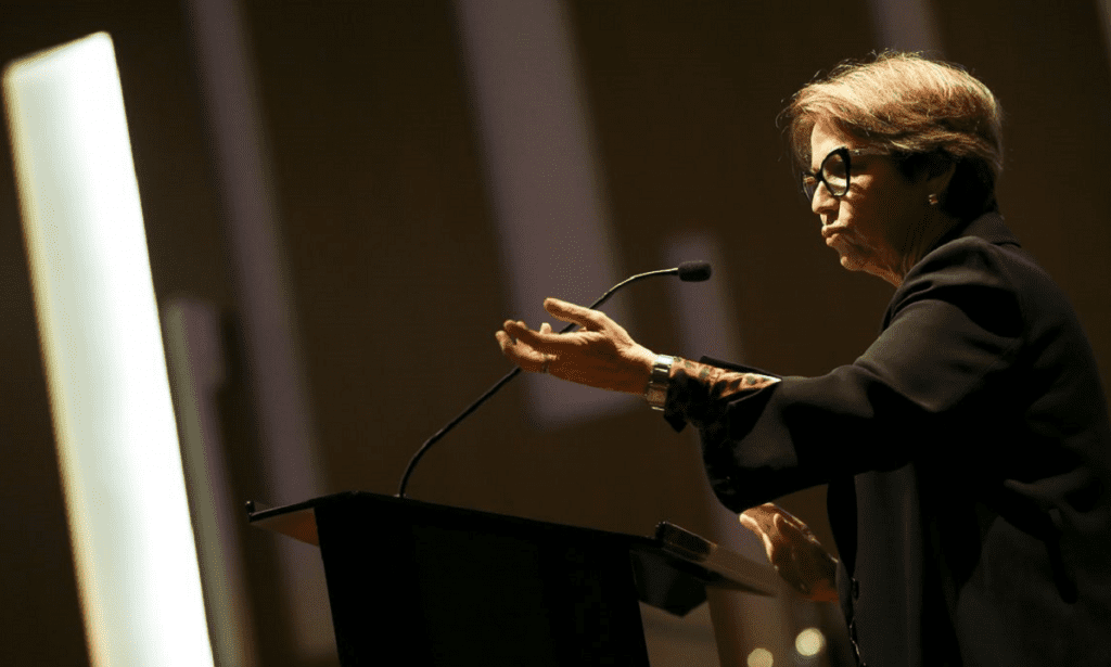 Ministra da Agricultura se reúne com árabes para tentar conter crise