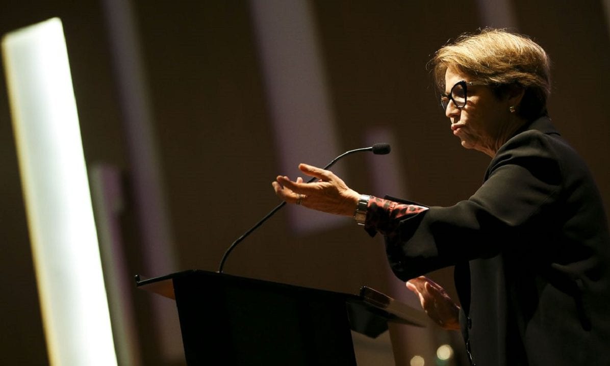 Ministra da Agricultura se reúne com árabes para tentar conter crise