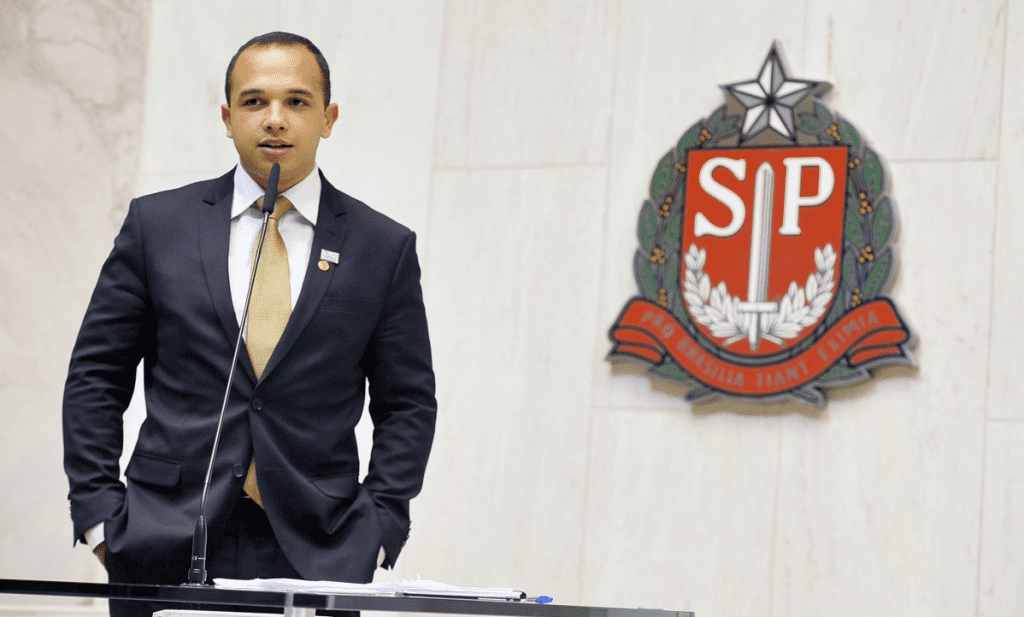 “Arranco a tapa”, diz deputado do PSL sobre trans em banheiro
