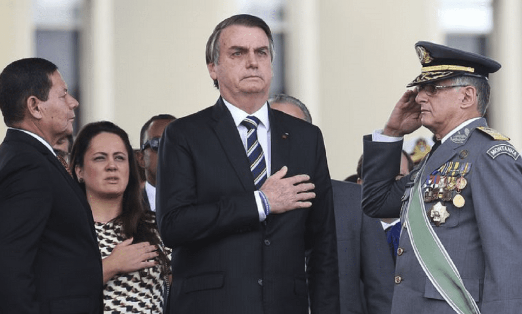 Exército deu ‘golpe branco’ pró Bolsonaro, eleito com ‘tática de guerra’