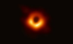 Cientistas fotografaram um buraco negro. Mas o que isso significa?