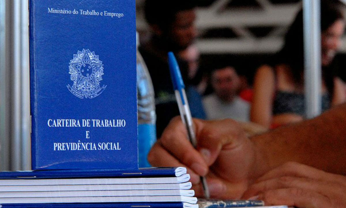 Desemprego recua para 6,2% em maio, o menor para o período desde 2012