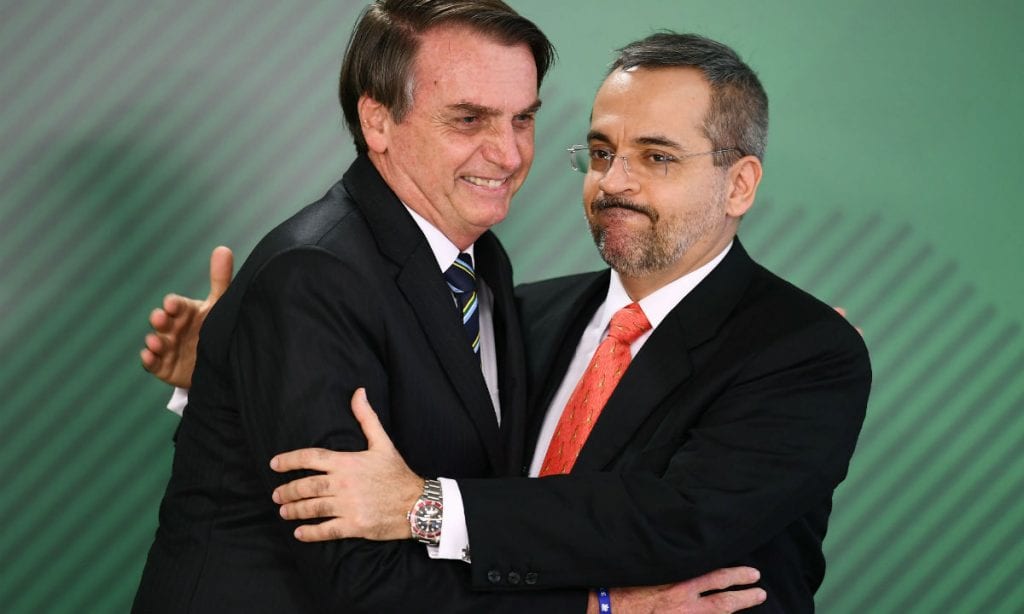Guedes revela que Bolsonaro demitiu Weintraub para fugir do impeachment