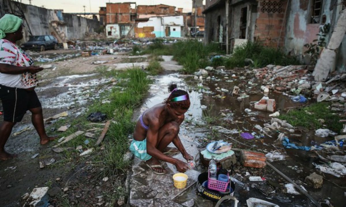 Resultado de imagem para pobreza do brasil