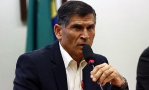 Santos Cruz critica governo Bolsonaro: “Um show de besteiras”