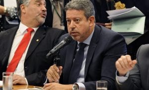 Renda de Lira chegou a R$ 500 mil por mês com ‘rachadinha’, diz MP