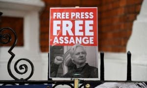 Reino Unido começa a julgar extradição de Assange