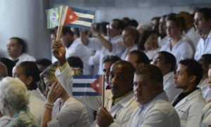 Pandemia favorece volta de médicos cubanos ao trabalho no Brasil