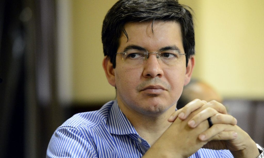 Randolfe Rodrigues: Governo é um espetáculo de incompetência