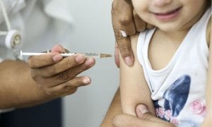 Cobertura de vacina no mundo estagnou 'perigosamente', alerta ONU