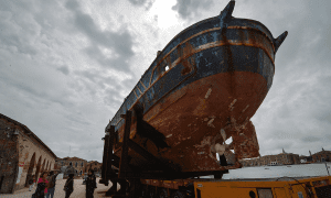 Arte macabra ganha espaço e toma a Biennale de Veneza