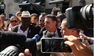 Bolsonaro: “Manifestantes são imbecis que não sabem a fórmula da água”