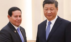Bolsonaro se rende à China, que festeja 70 anos de comunismo