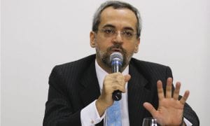 Corte em universidades brasileiras repercute negativamente na Europa