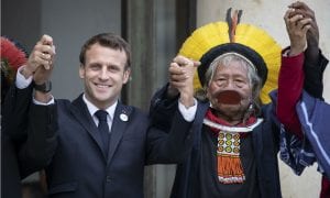 Cacique Raoni visita Macron: “Precisamos dele para salvar nossas terras”